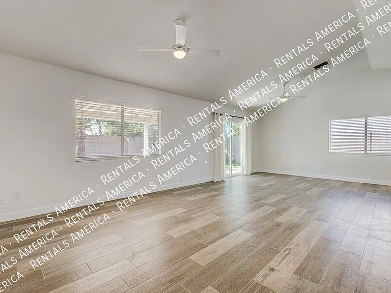819 W Ross Ave — Photo 7