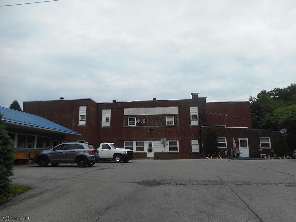 2nd image of 1320 Main St