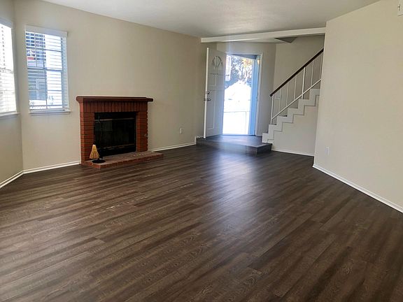 4th image of 212 N Glendora Ave