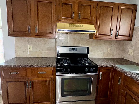 4th image of 1114 Thorndale Dr