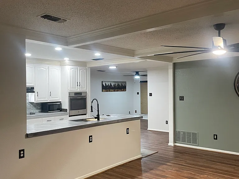 602 Taylor Ct — Photo 2