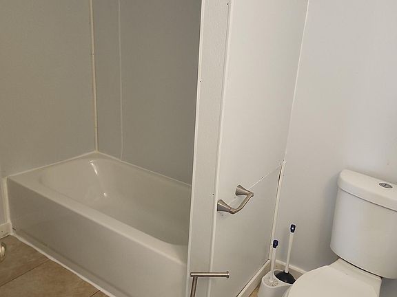 3rd image of 1031 E 4th St