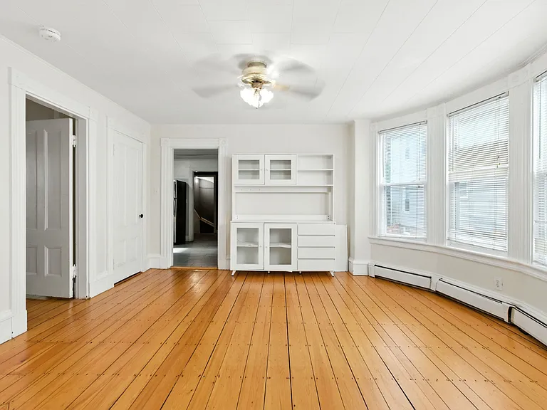 547 Broadway — Photo 8