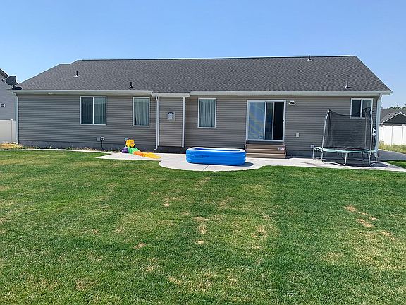 3rd image of 337 S Emery Ln