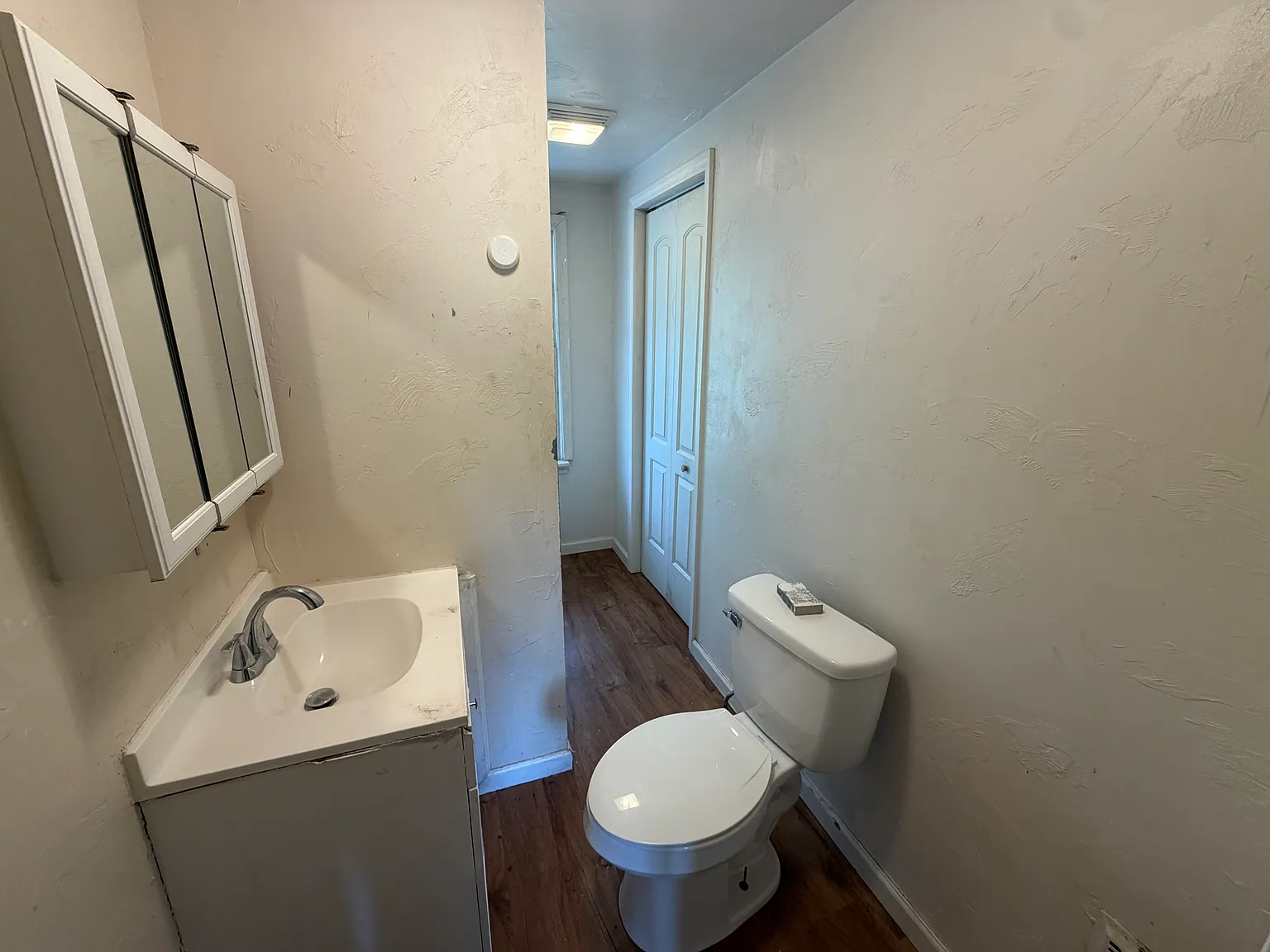 3 bed, 1100 sqft, $1,300 — Photo 1