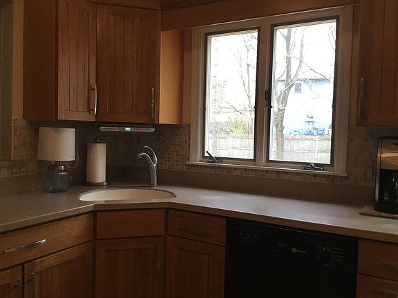 Corian counters, dishwasher