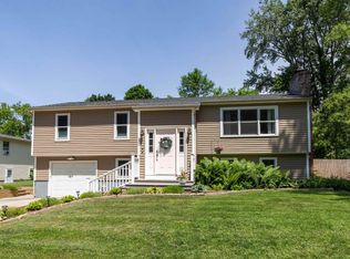 171 Richmond Dr, Shelburne, VT 05482