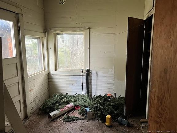 5th image of 205 N Casaver Ave