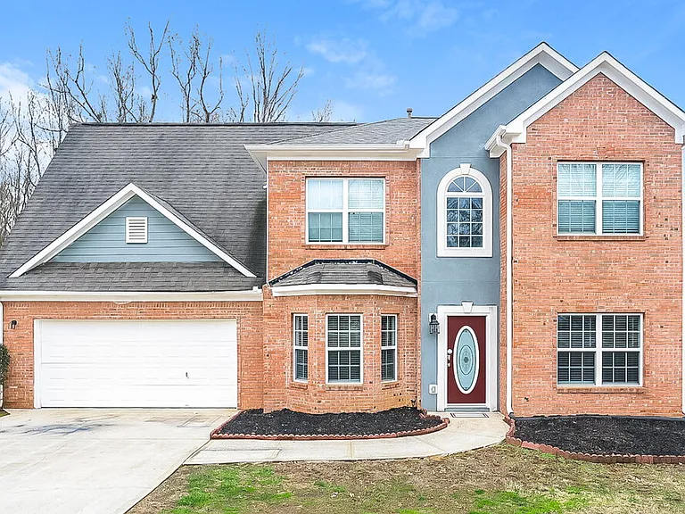 303 Tara Beach Ln — Photo 1