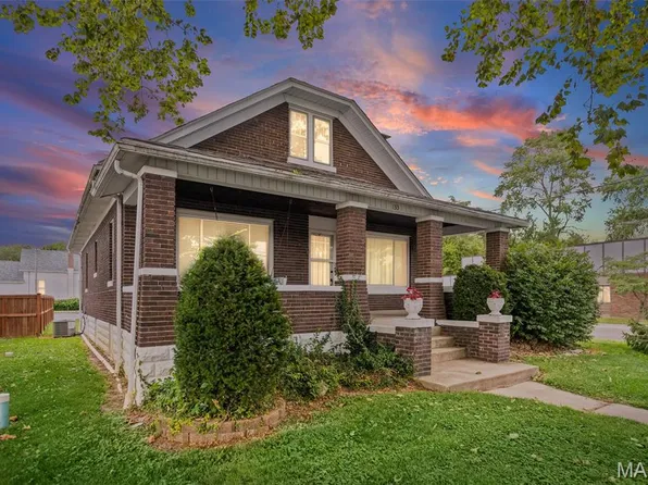 133 E North St, Staunton, IL 62088