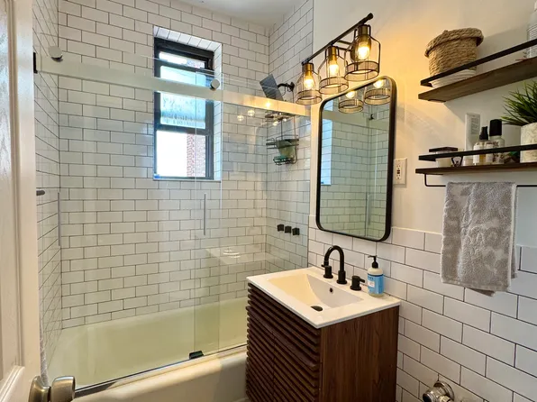 128-18 Newport Avenue image 4 of 17