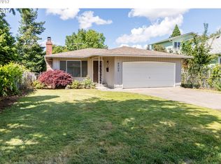 8805 NE Couch St, Portland, OR 97220