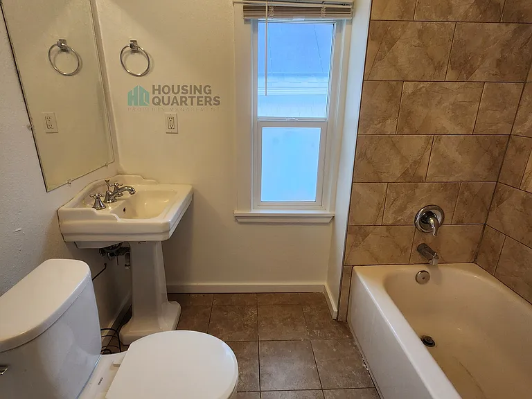 1420 N Cedar St — Photo 13