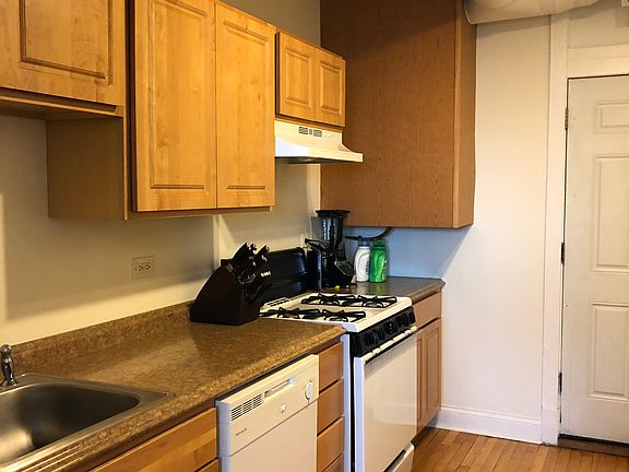 2nd image of 4626 N Lincoln Ave APT 3N