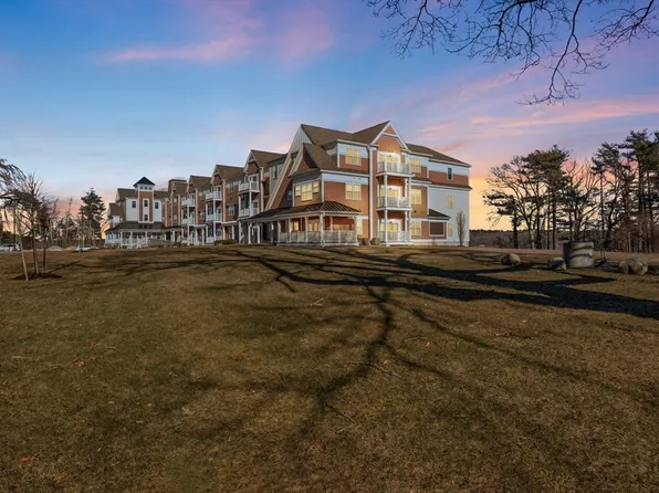 57 Long Point Rd #311, Lakeville, MA 02347