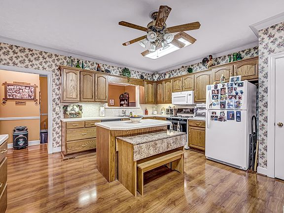 3rd image of 1008 Pinemeadow Dr