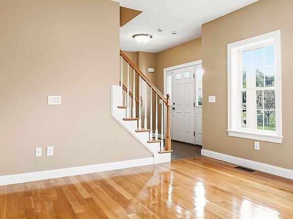 5th image of 221 Chestnut St