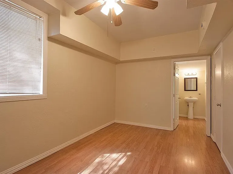 5405 Worth St — Photo 14