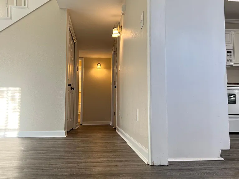 7707 Wyndham Cir — Photo 10