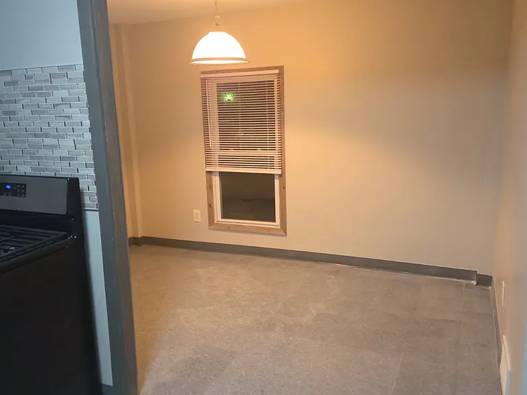 4 Roosevelt Dr #2 — Photo 2