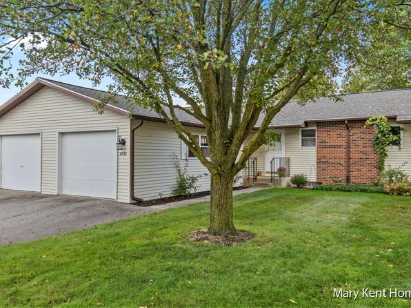 3838 Villa Montee Dr SE, Kentwood, MI 49512