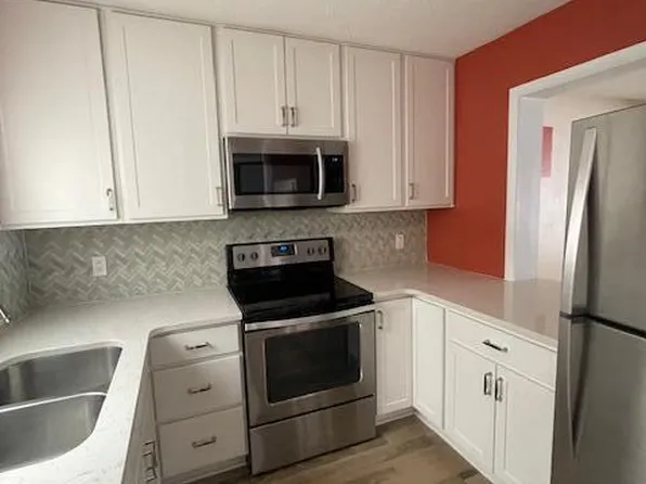 744 Fairway Dr APT 26, Wauseon, OH 43567