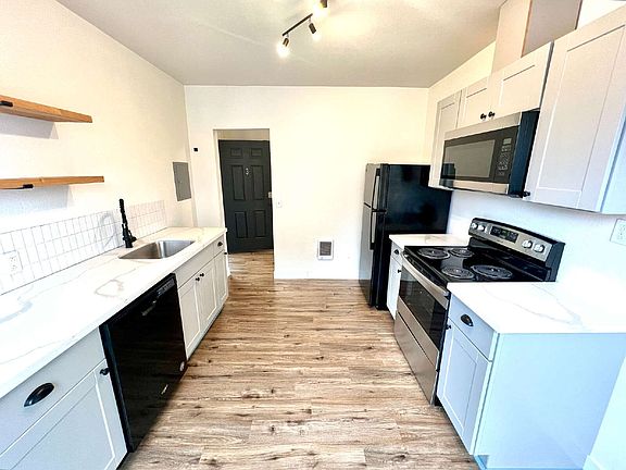 3rd image of 2602 6th Ave #3