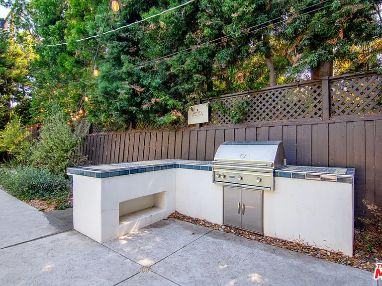 552 Wilcox Ave — Photo 43