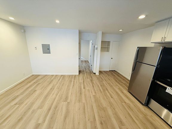 5th image of 946 Modesto Ave Unit 3