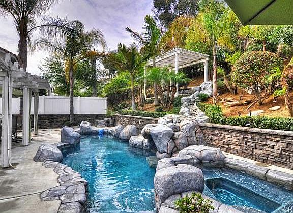 4th image of 2360 Bloomfield Ln