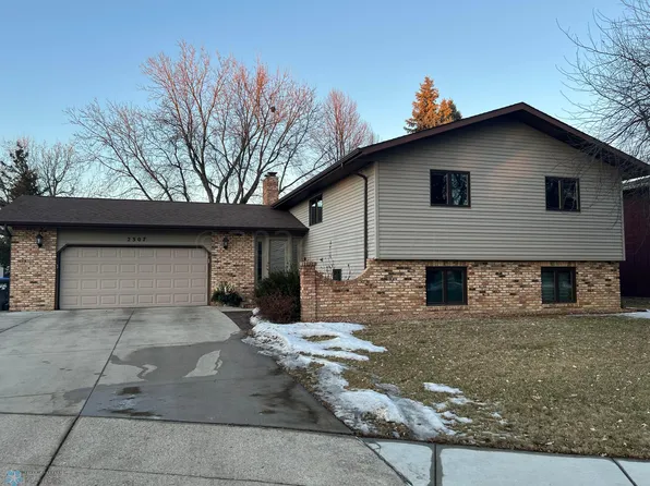 2307 27th Ave S, Fargo, ND 58103