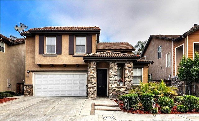 View from the street of this wonderful home on a quiet culdesac.