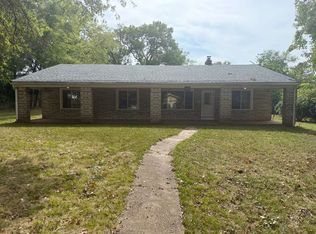8120 Gardner Ln, Saint Louis, MO 63134