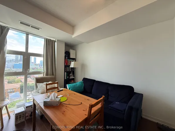 10 Willison Sq #1012, Toronto, ON M5T 0A8