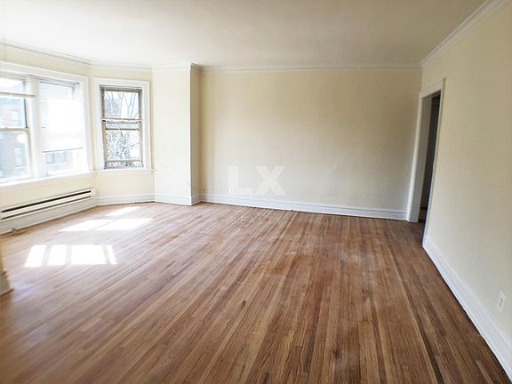5th image of 2440 W Rosemont Ave APT 1E