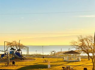 727 N Bayshore Dr, La Porte, TX 77571