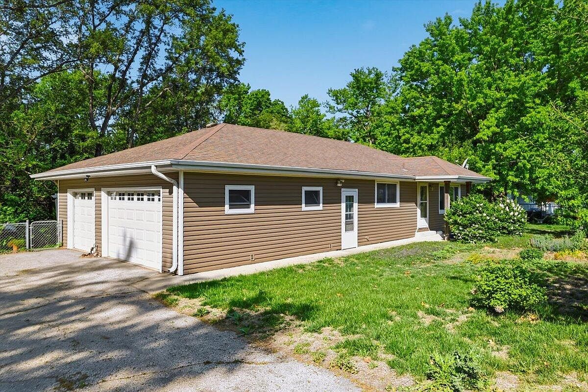 13964 Wabash Ave, Council Bluffs, IA 51503 | Zillow