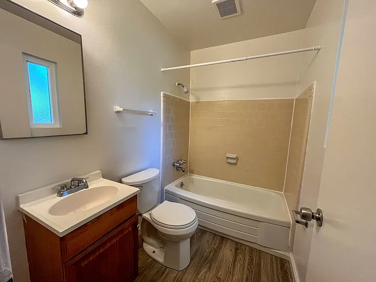 1075 Cypress St #7 — Photo 6