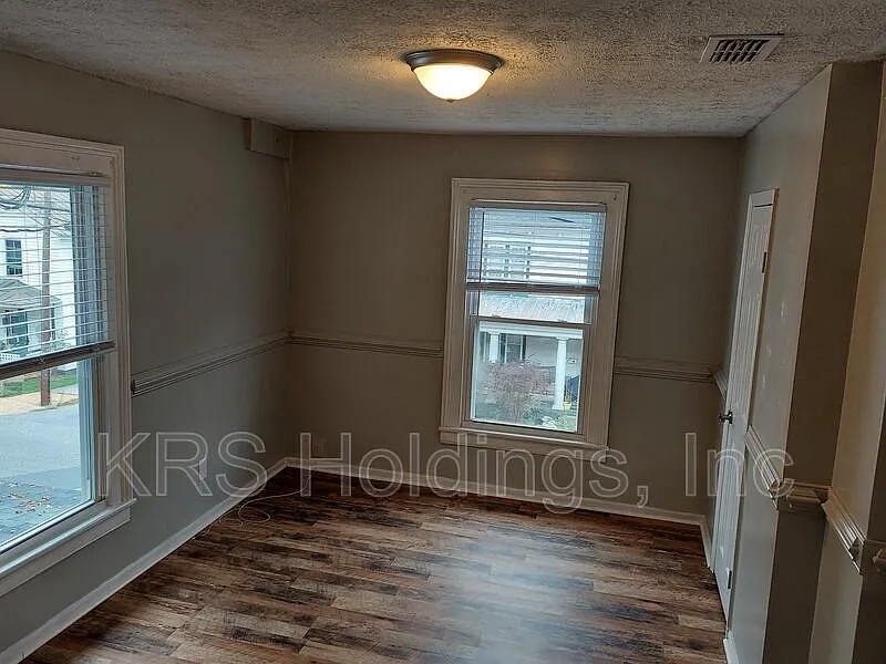 Building Photo - 607 Winthrop St #2