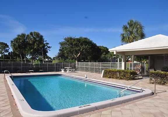 4th image of 5668 Pinecrest Cir