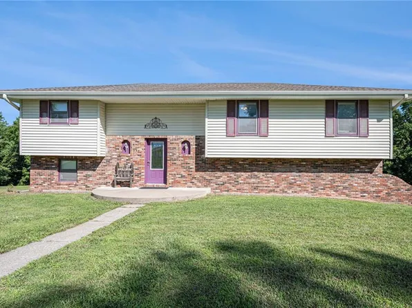 3 SE Terrace Ln, Saint Joseph, MO 64507