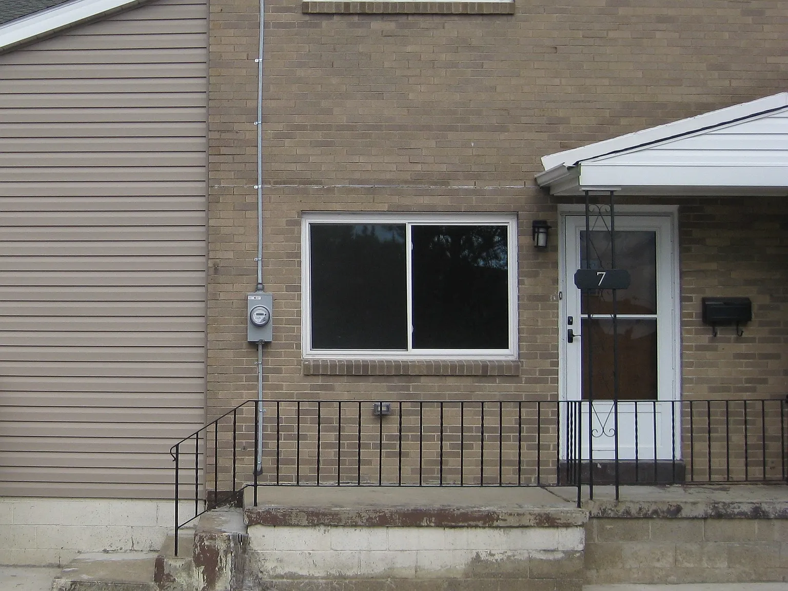 2 bed, 1.5 bath, 1300 sqft, $1,600 — Photo 4