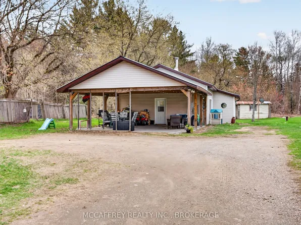 14 Glastonbury Rd, Addington Highlands, ON K0H 2G0