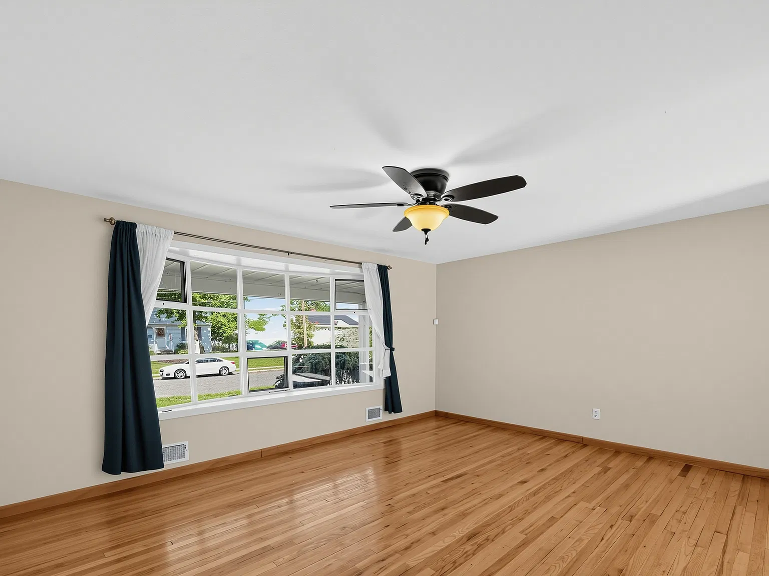 3 bed, 1.5 bath, 1523 sqft, $3,000 — Photo 3
