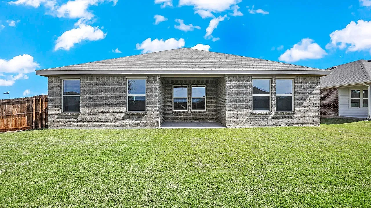 5 bed, 1949 sqft, $2,500 — Photo 2
