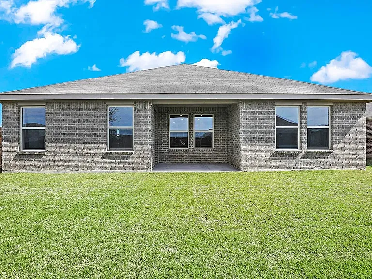 1441 Stuarts Forest Dr — Photo 2