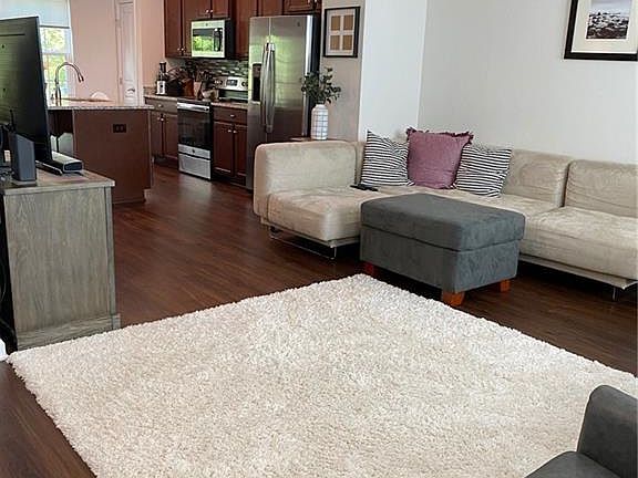 5th image of 114 McCormick Pl