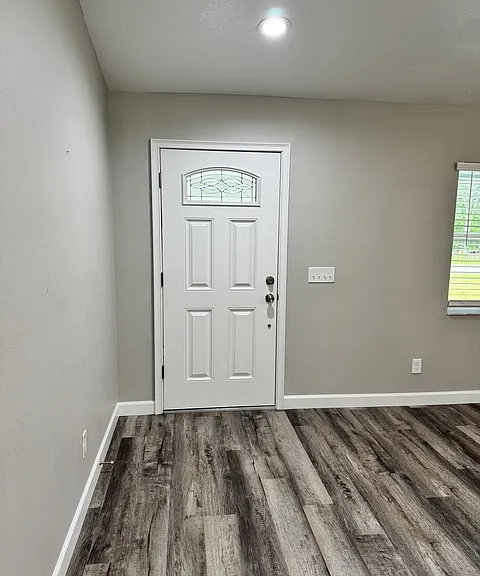 8534 N Wallingford Ave — Photo 2