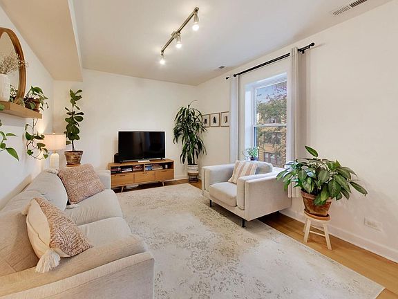 4th image of 4636 N Albany Ave APT 2