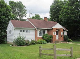 711 3rd St E, Cresco, IA 52136